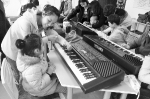 社区给孩子一个家 用琴声打开自闭症孩子的心门 - 新浪吉林