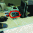 收款窗口内的新医保卡读取器(红圈处)。摄影 李子涵 - 新浪吉林