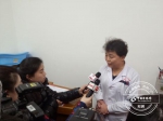 　　滕红教授接受媒体记者采访 - 新浪吉林