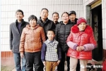 公式王晓燕和重庆老家的亲人在一起。受访者供图 - 新浪吉林