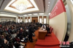 3月2日，全国政协十二届五次会议新闻发布会在北京人民大会堂举行，大会新闻发言人王国庆答中外记者提问。中新社记者 侯宇 摄 - 新浪吉林