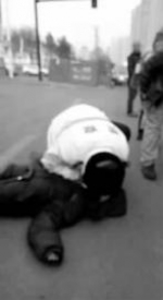 吉林市九旬老人倒地 协警人工呼吸救人 - 长春新文化网