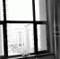 合同中的落地窗和地热，变成了普通窗户和暖气片。 　　摄影 刘连宇 - 新浪吉林