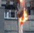 电影镜头：工人修电缆遭电击 全身着火被吊空中 - News.365Jilin.Com