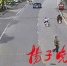图为江苏句容交通事故视频截图。 - News.365Jilin.Com