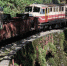 资料图：印度喜马偕尔邦首府西姆拉，当地居民乘坐山区火车出行 - News.365Jilin.Com