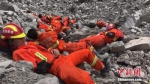 6月25日，消防官兵在救援间隙抓紧时间休息。 四川消防 供图 - News.365Jilin.Com
