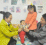 资料图：湖北宜昌多个“单独二孩”家庭拍摄全家福，在镜头前秀幸福。 - 新浪吉林