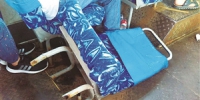 已经折了的座椅。 市民供图 - 新浪吉林