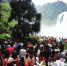 今年8月，黄果树景区爆棚。（景区供图） - 新浪吉林