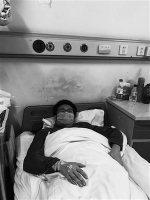 虚弱的吴连涛躺在病床上。 家属供图 - 新浪吉林