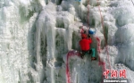 比赛分速度攀冰和难度攀冰两大项　刘栋　摄 - 新浪吉林