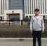 刘忠林在吉林省高院门口。澎湃新闻记者 宋蒋萱 资料图 - 新浪吉林