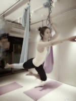 林心如在微博PO出自己做空中瑜珈的照片 - 新浪吉林