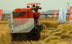 延边州首次引进收割打捆一体机 - 农业机械化信息网