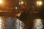 这是10月31日拍摄的重庆万州坠江公交车打捞现场。新华社记者 王全超 摄 - 新浪吉林