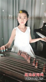 延吉9岁女孩会绝活儿 左手弹钢琴右手弹古筝 - 新浪吉林