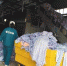 顺达洗涤服务中心内，大量的手术布草堆在地上等待洗涤。图/新京报调查组 - 新浪吉林