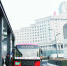 站南广场综合交通换乘中心地面上实行人车分流，行人均由地下通道穿行到达周边公交站点。 李成伟 摄 - 新浪吉林
