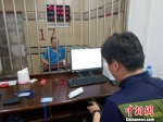 犯罪嫌疑人朱某在接受审讯 警方供图 摄 - 新浪吉林