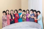 迎国庆，辛广琴（右五）一家10姐妹合影留念 - News.365Jilin.Com