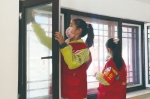 市第三实验小学学生在长春市文庙博物馆，开展卫生清洁活动。 孙建一 摄 - 新浪吉林
