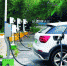 正在新民大街一家充电站充电的电动汽车。 - 新浪吉林
