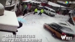 通化大雪道路湿滑 一出租车刹不住车撞倒执勤协警(图) - News.365Jilin.Com